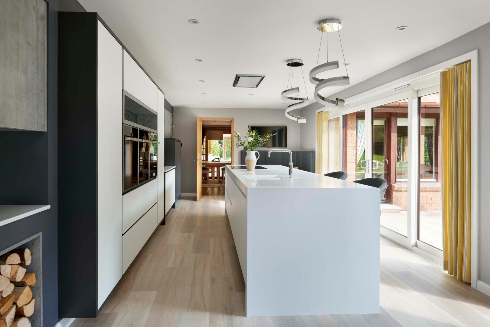 White gloss modern kitchen White gloss modern kitchen